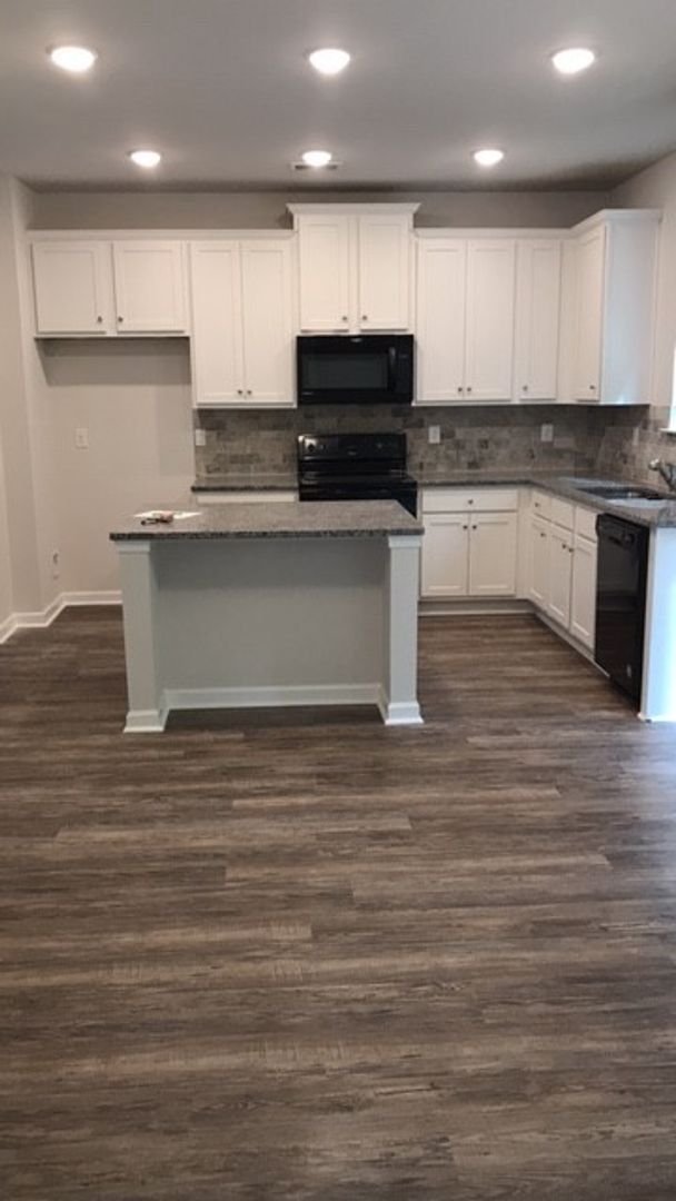 Photo - NEWISH 4 Bedroom Single Family Home in Ellenwood!