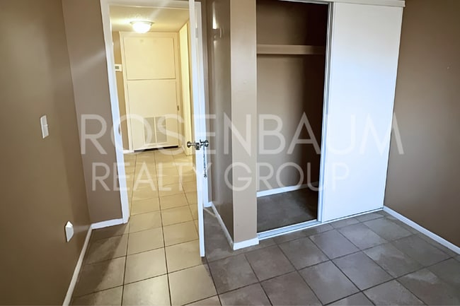 Photo - 3313 W Harmont Dr Unit 2