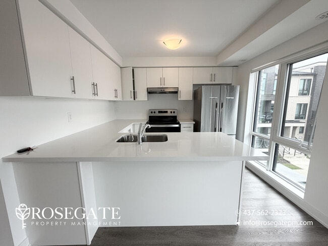 Building Photo - Modern 3-Floor Freehold Townhome with Private Balcony – Brampton