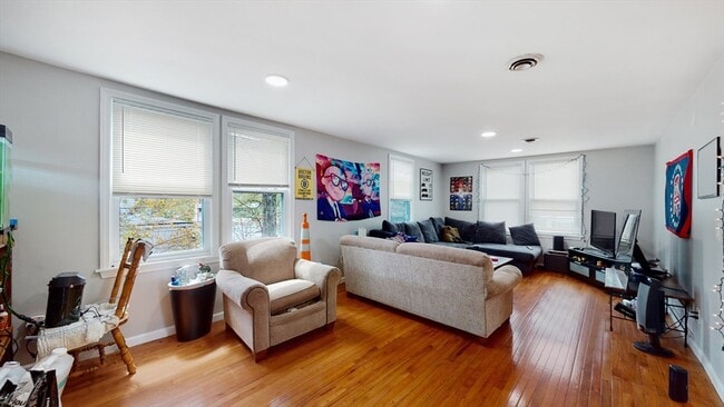 Building Photo - 15 Beulah St Unit 2 Rental