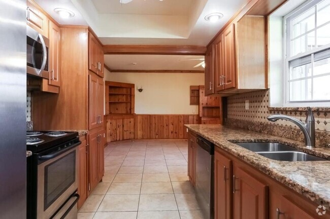 Building Photo - 4851 NW 6th St Rental