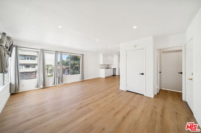 Photo - 919 S Sherbourne Dr Unit 3