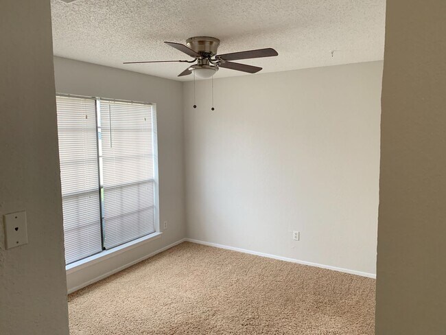 Photo - 305 Shady Valley Dr
