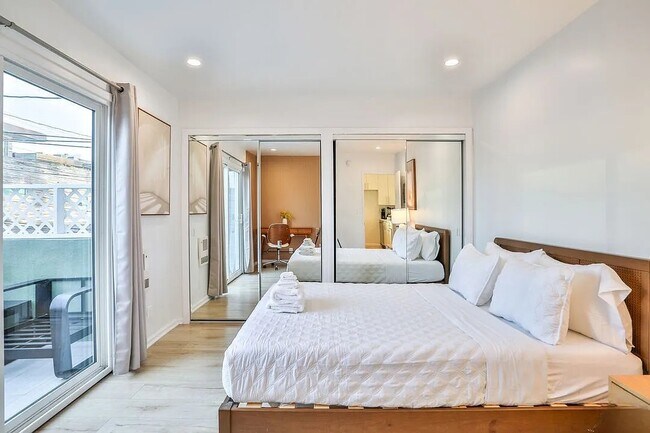 Photo - 2207 Ocean Front Walk Casa