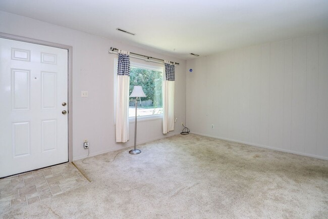 Photo - 3 bedroom home located in Russel Blvd School district!