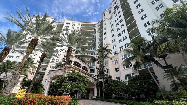 Building Photo - 19900 E Country Club Dr Unit 1014 Rental