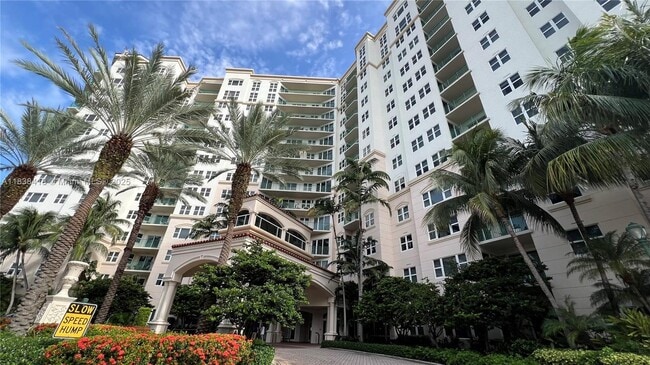 Building Photo - 19900 E Country Club Dr Unit 1014 Rental