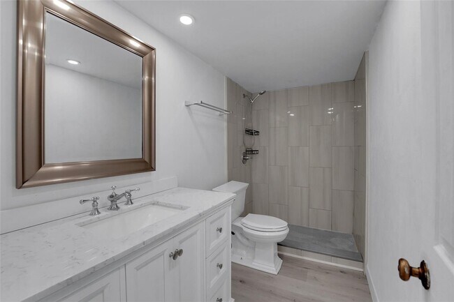 Photo - 301 Croton Ave Unit 302