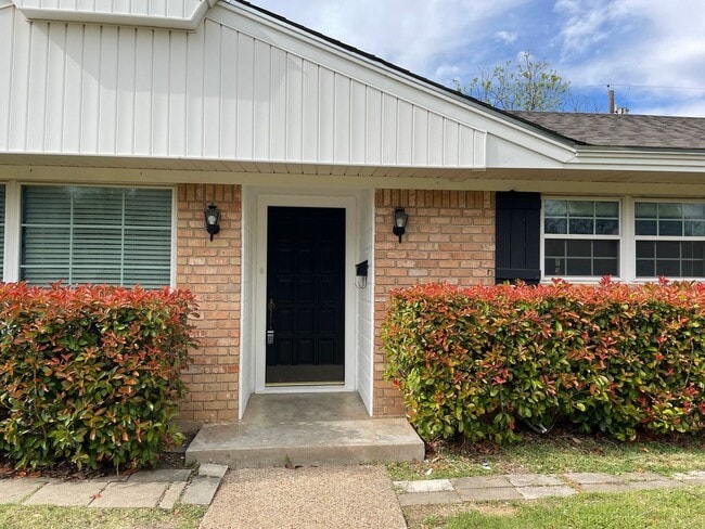 Photo - Available Now | Single-Story 3 Bed, 2 Bath | Prime Waco Location | Cul-de-Sac Lot with Garage | P...