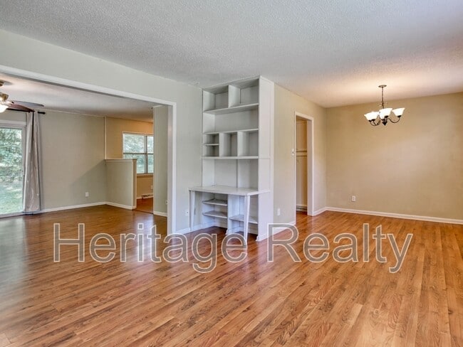 Photo - 402 Harrow Rd