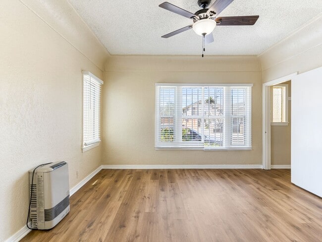 Photo - 1324 N Peterson Ave Unit 01