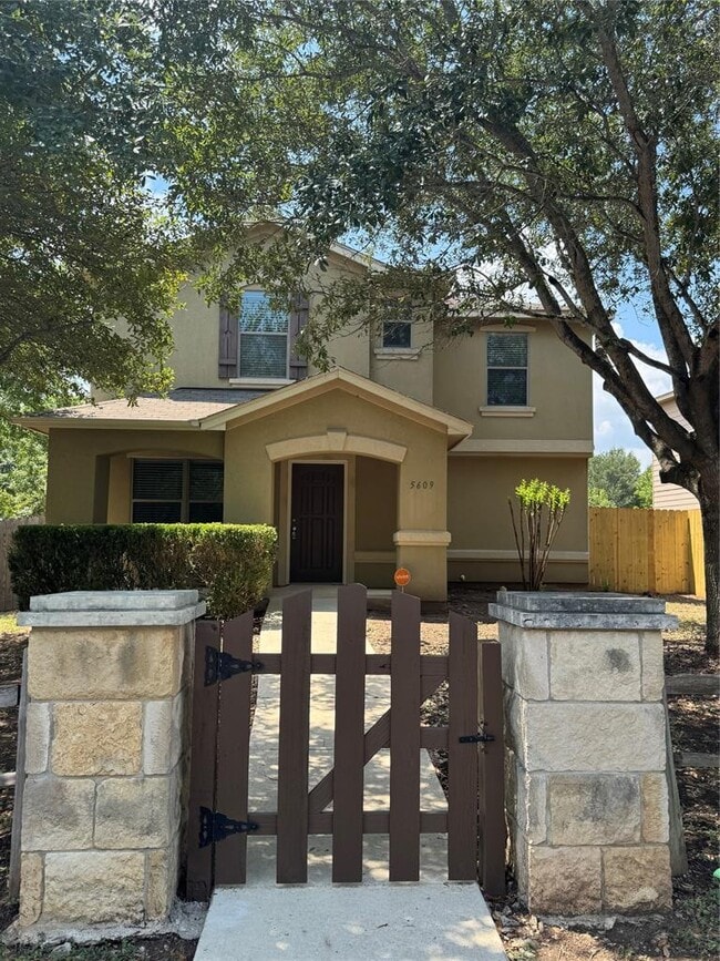 Building Photo - 5609 Viewpoint Dr Rental
