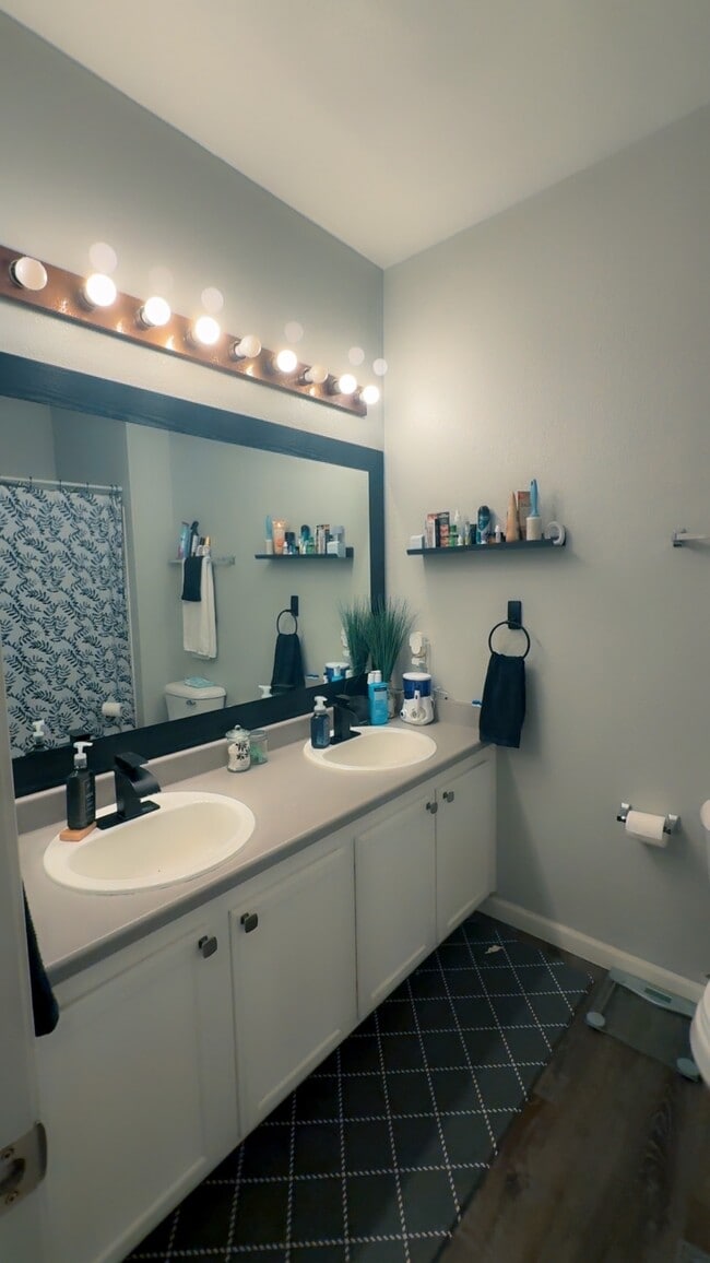 Photo - 18919 E Warren Cir Unit 303