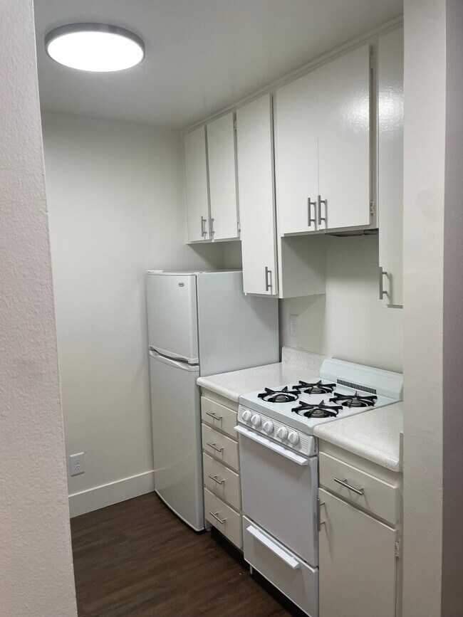 Unit 112 Kitchen - La Villa Mesa