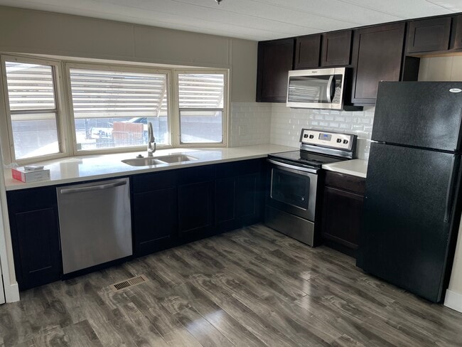 Kitchen - 2872 Green Tree Ave