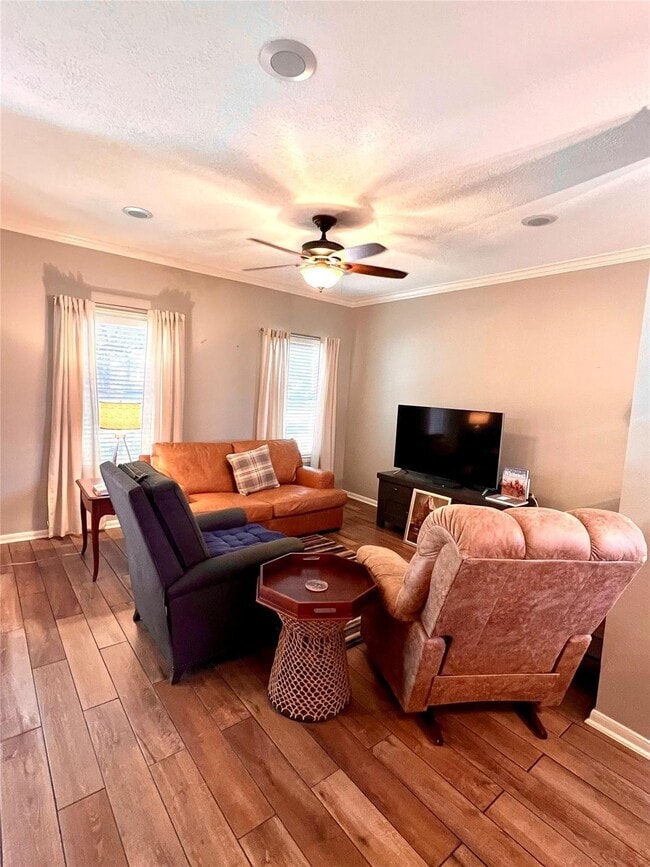 Photo - 2030 Lakeside Dr