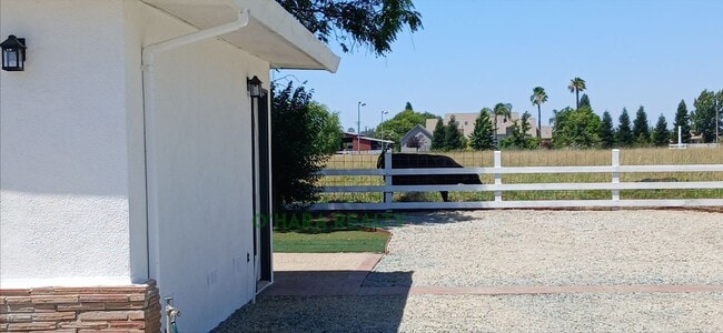 Photo - 10133 Davis Rd