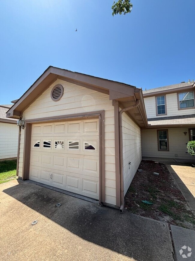 Building Photo - 7533 Kings Tr Unit 7533 Kings Trail Rental