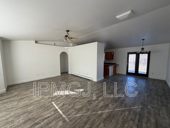 Photo - 377 S Redlands Rd