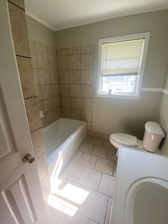 Photo - Renovated 3 Bedroom 1 Bath Home for Rent!