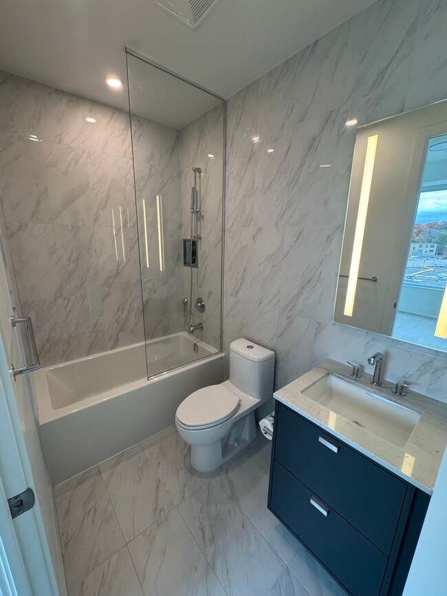 Photo - STUNNING 2 BEDROOM SUITE IN LUXURIOUS ETOB... Unit 1