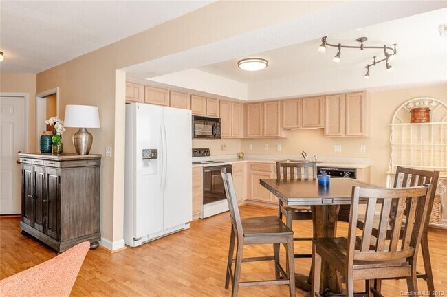 Kitchen/dining area - 606 Olde Covington Way