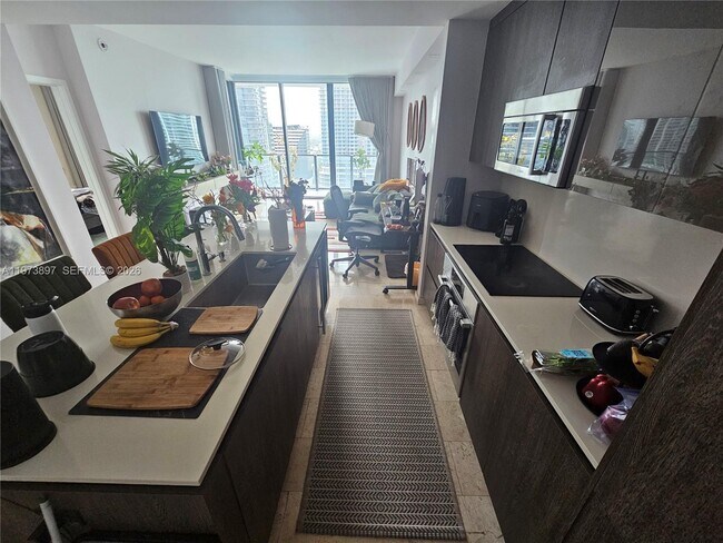 Photo - 68 SE 6th St Unidad 1806