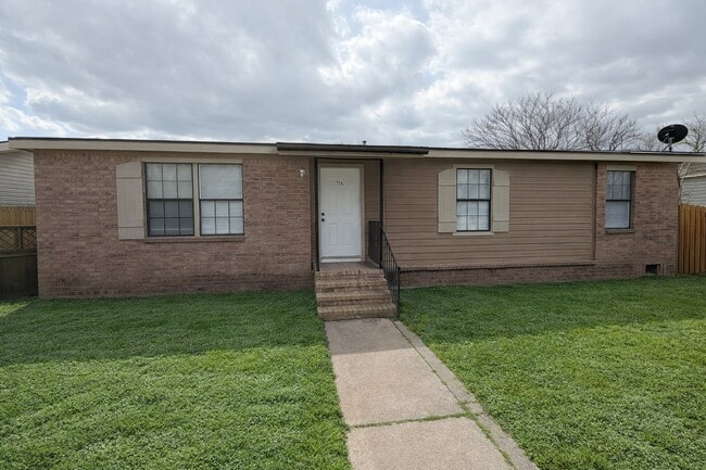 Building Photo - 7 Carol Ct