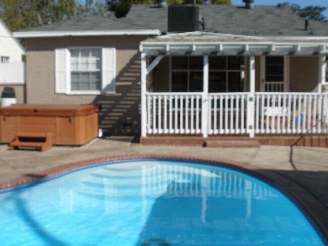 Photo - 3739 Snowden Ave