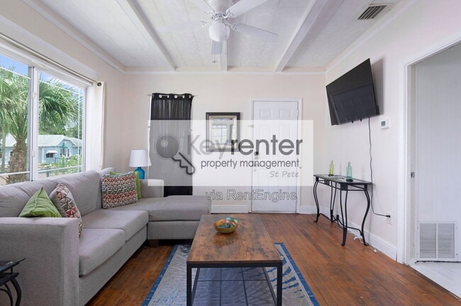 Photo - 3860 Burlington Ave N