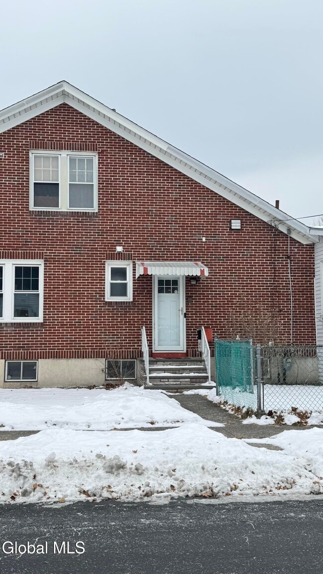 Building Photo - 1058 Washington Ave Unit 2