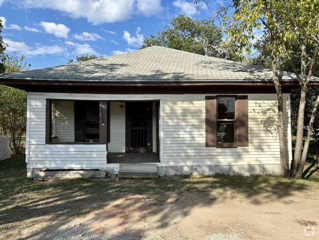 Building Photo - 603 N Brazos St Rental