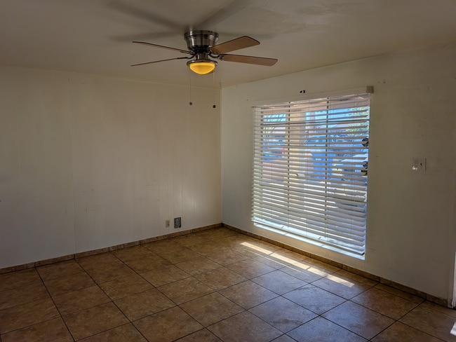 Building Photo - 3652 W Vernon Ave