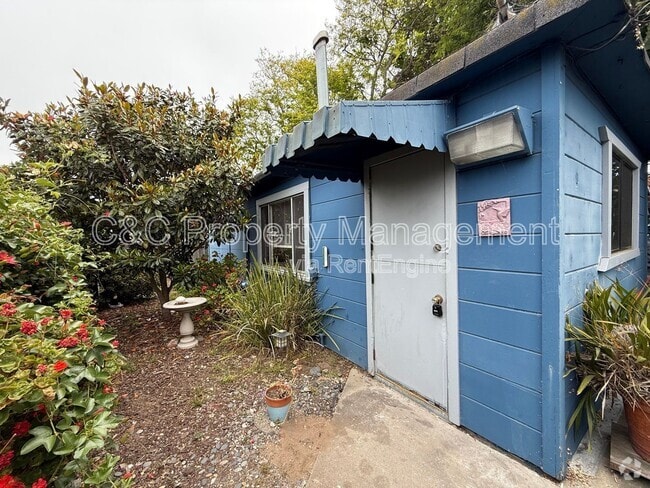Building Photo - 345 English Unit 1/2 Rental