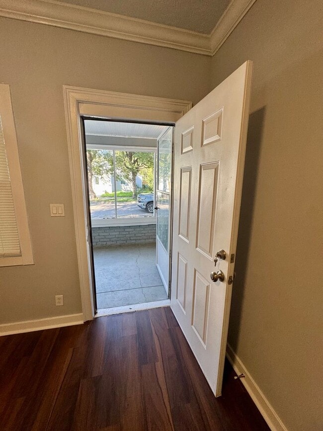 Photo - Completely renovated 4/2 Single Family home ! Available now!