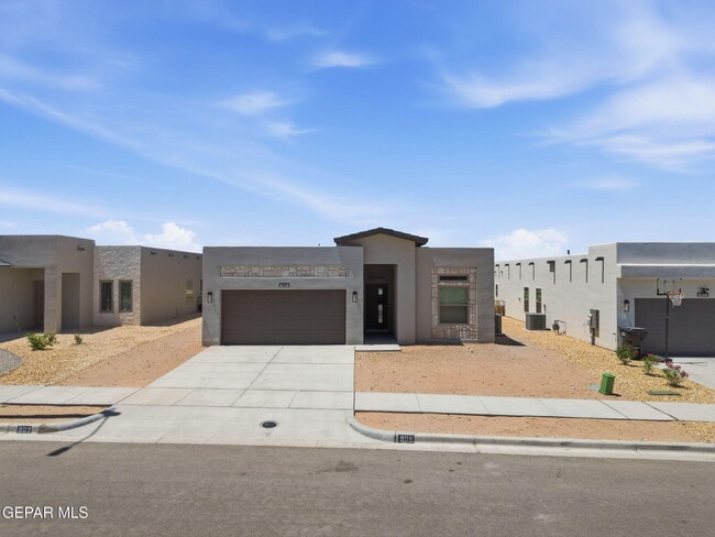 Building Photo - 909 Larkhall Pl