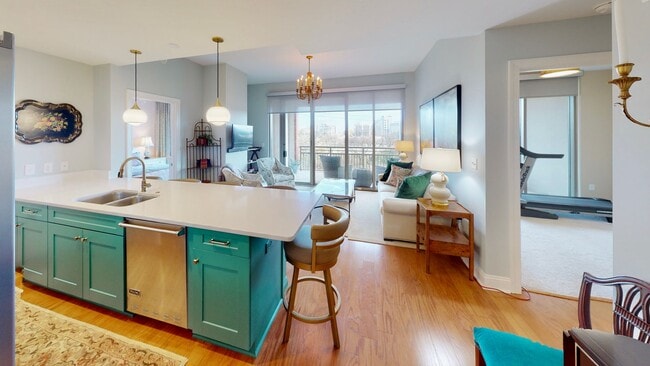 Building Photo - 701 Royal Ct Unit 412