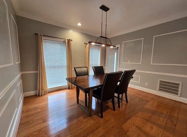 Photo - 117 E Clinton Dr SW