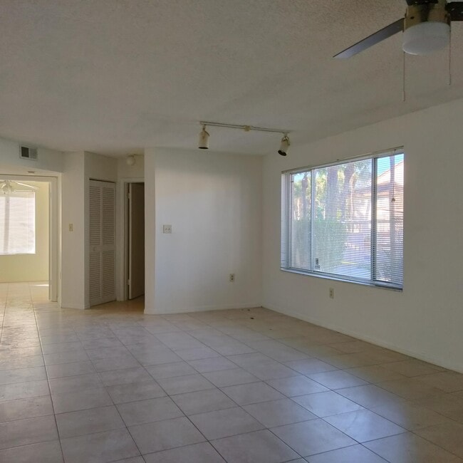 Building Photo - 17101 Glenmoor Dr Unit 17101