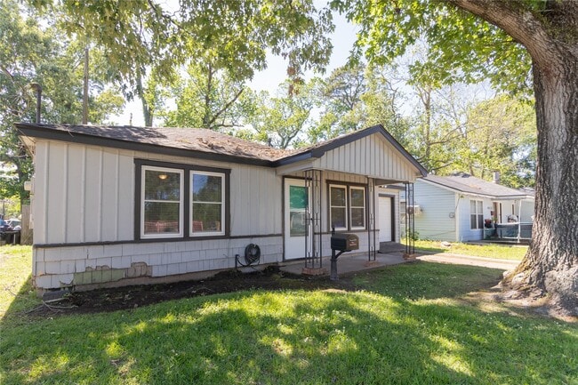 Photo - 4425 Harding Dr