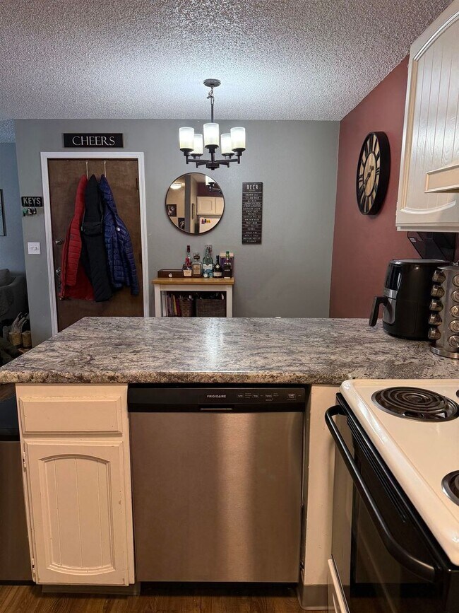 Photo - Century 21 Gold Rush - 2 Bed / 1 Bath Condo – West Fairbanks Unidad 4