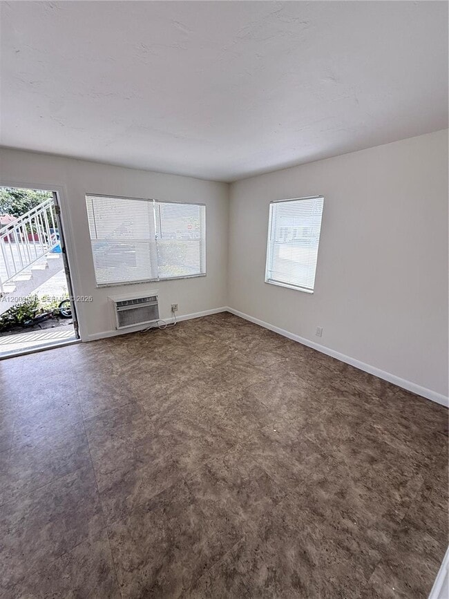 Photo - 801 N H St Unit 1