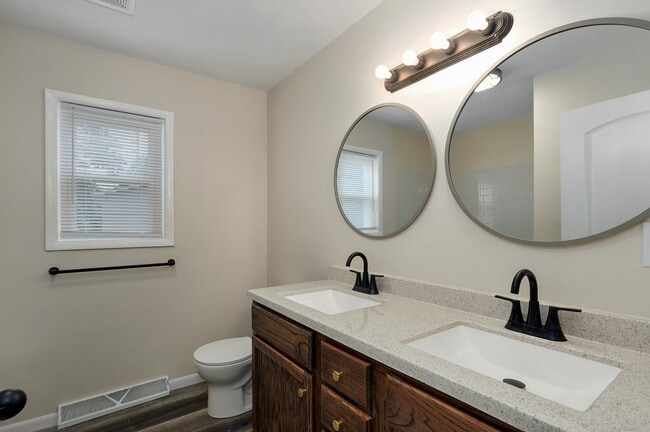 Photo - 530 S Weller Ave