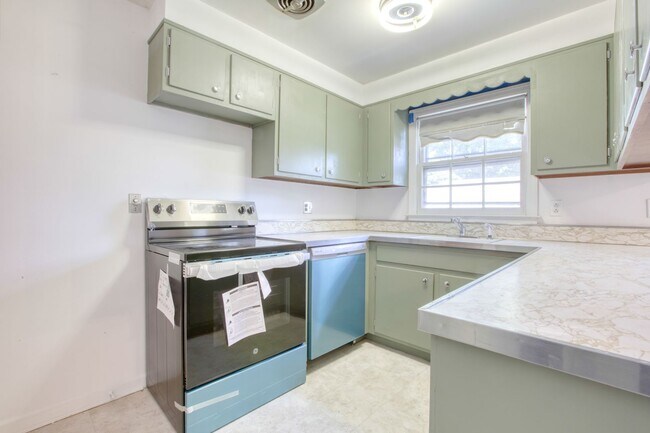 Photo - Duplex style 2 bedroom updated Unit 5 Fern St (right side)