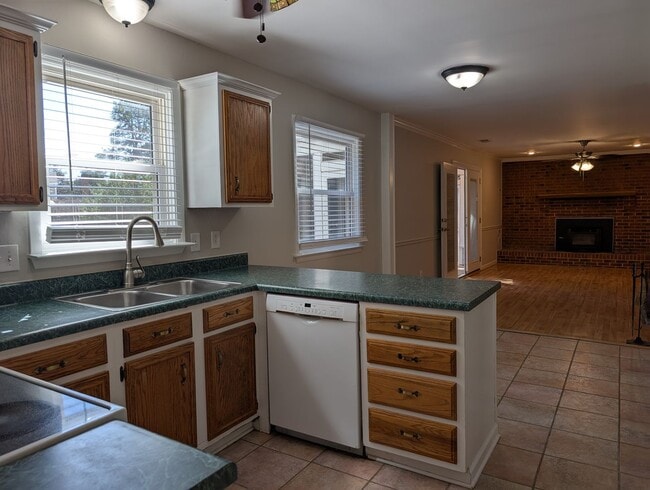 Photo - Cozy 2 story, 5 bedroom, 3.5 bathroom hous...