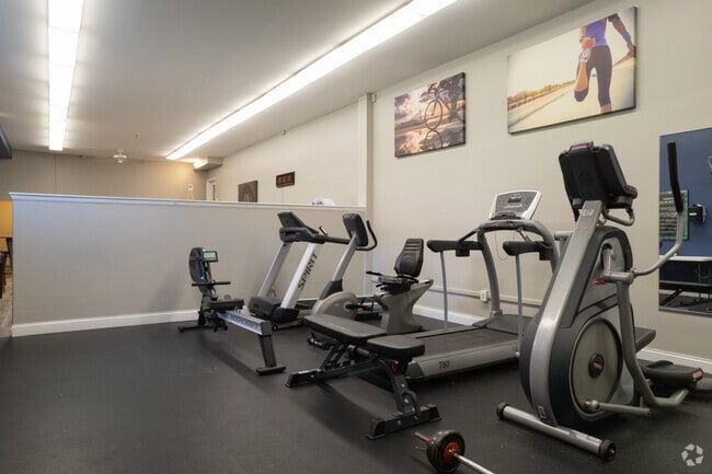 Gimnasio - Ridge Carlton Apartments