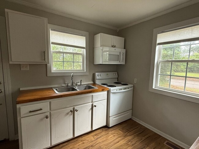 Photo - 1903 Farrior Ave SE