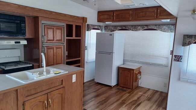 Building Photo - 5030 Cord Ave Unit #RV