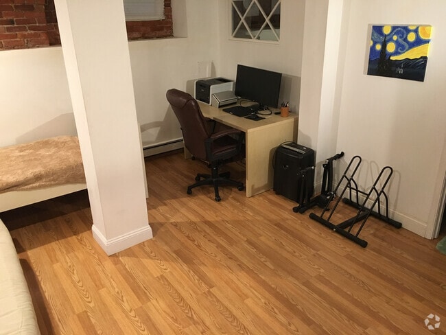 Building Photo - 1895 Beacon St Unit 4 Rental