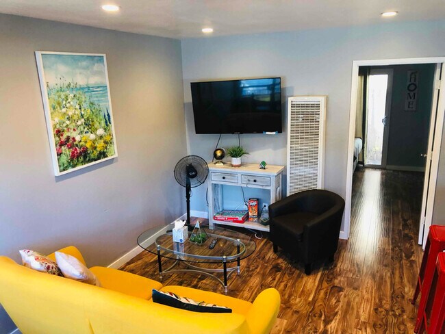 Photo - 2241 Village Ct Unidad 3